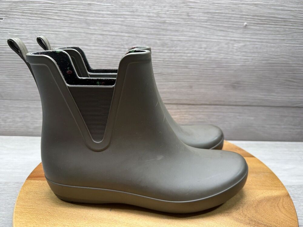 Cherry Chelsea Green Rain Boots Size 5 EU 36 Waterproof. Made in Brazil